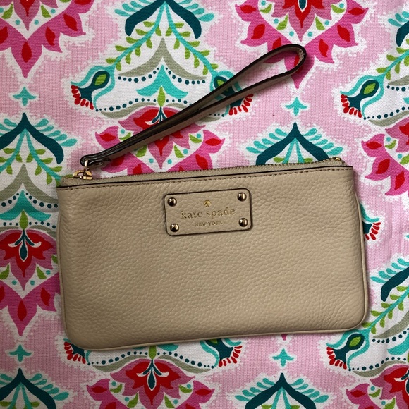 kate spade Handbags - Kate Spade Wristlet Clutch